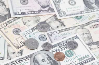Dollar Weakens on Looming Trade War Threats